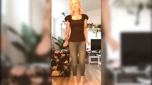 Cute blonde wet jeans Piss Porn