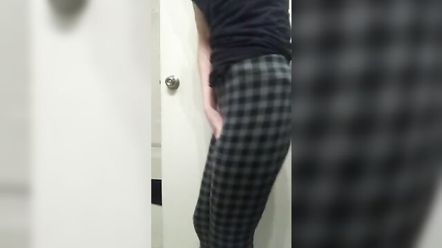 Pee in Gray Leggings Piss Porn