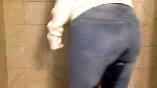 Pipi jeans Piss Porn